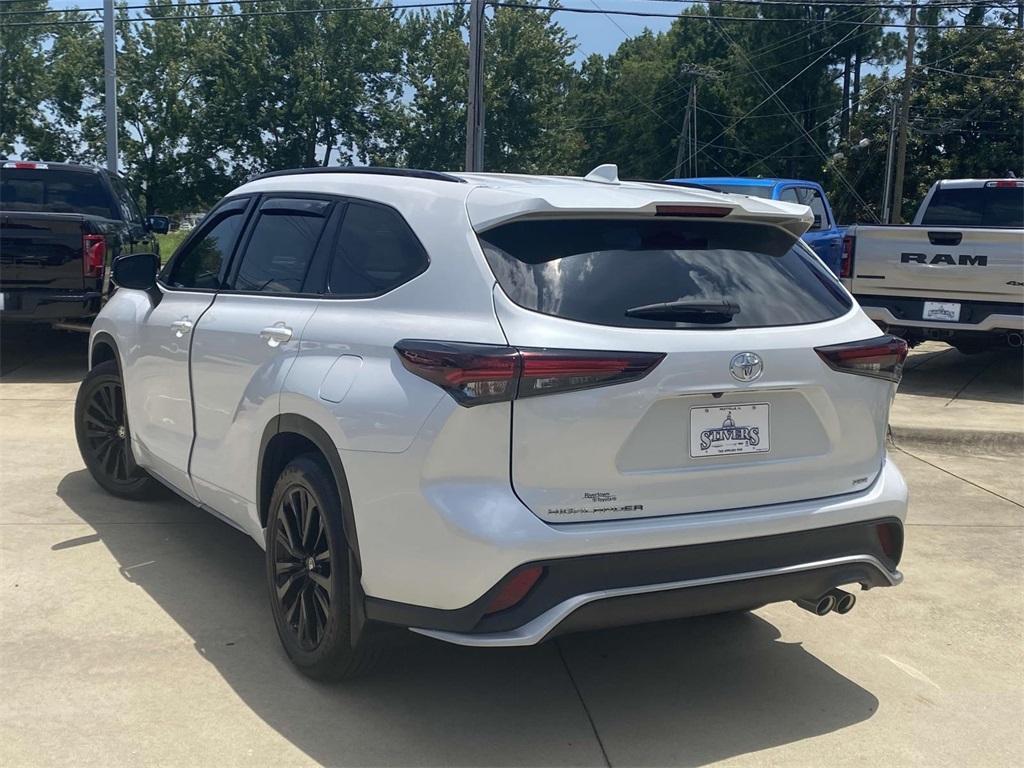 used 2024 Toyota Highlander car, priced at $43,495