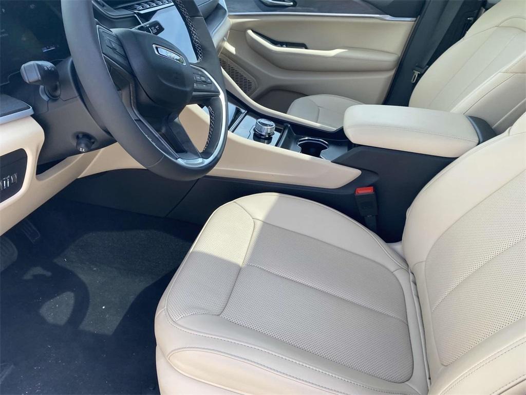 new 2025 Jeep Grand Cherokee L car, priced at $43,995