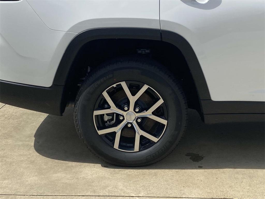 new 2025 Jeep Grand Cherokee L car, priced at $43,995
