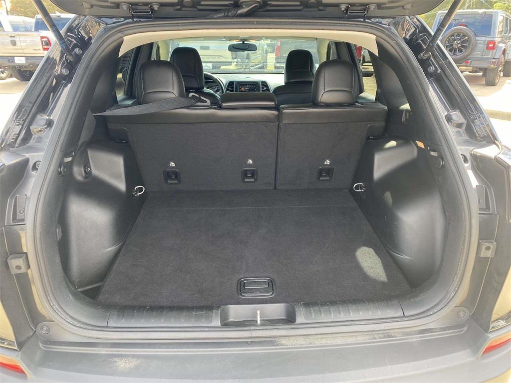 used 2020 Jeep Cherokee car, priced at $11,495