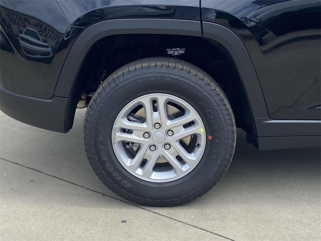 new 2025 Jeep Grand Cherokee car, priced at $34,155