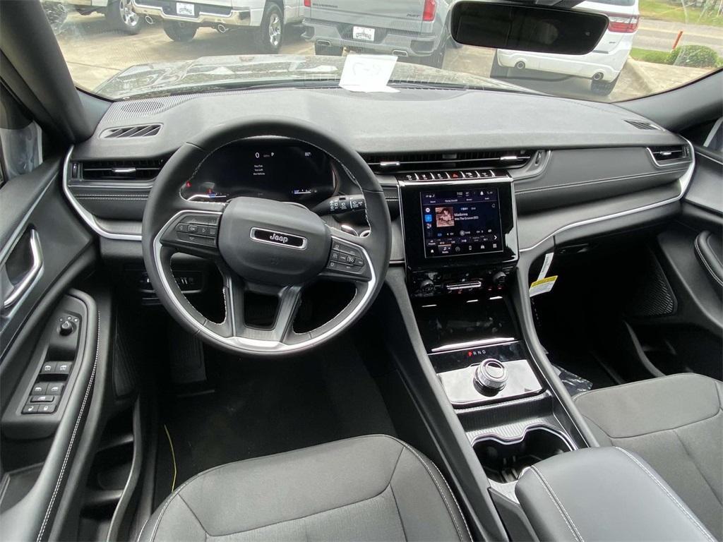 new 2025 Jeep Grand Cherokee car, priced at $34,155