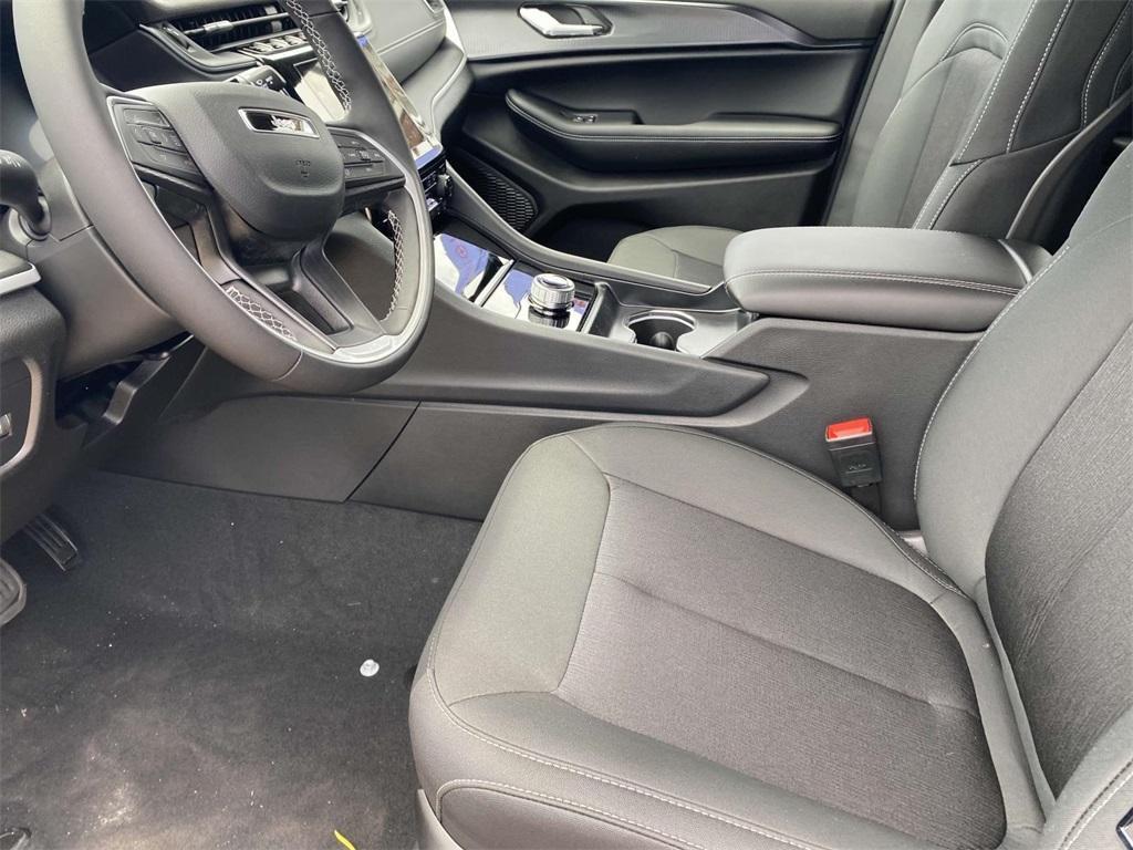 new 2025 Jeep Grand Cherokee car, priced at $34,155