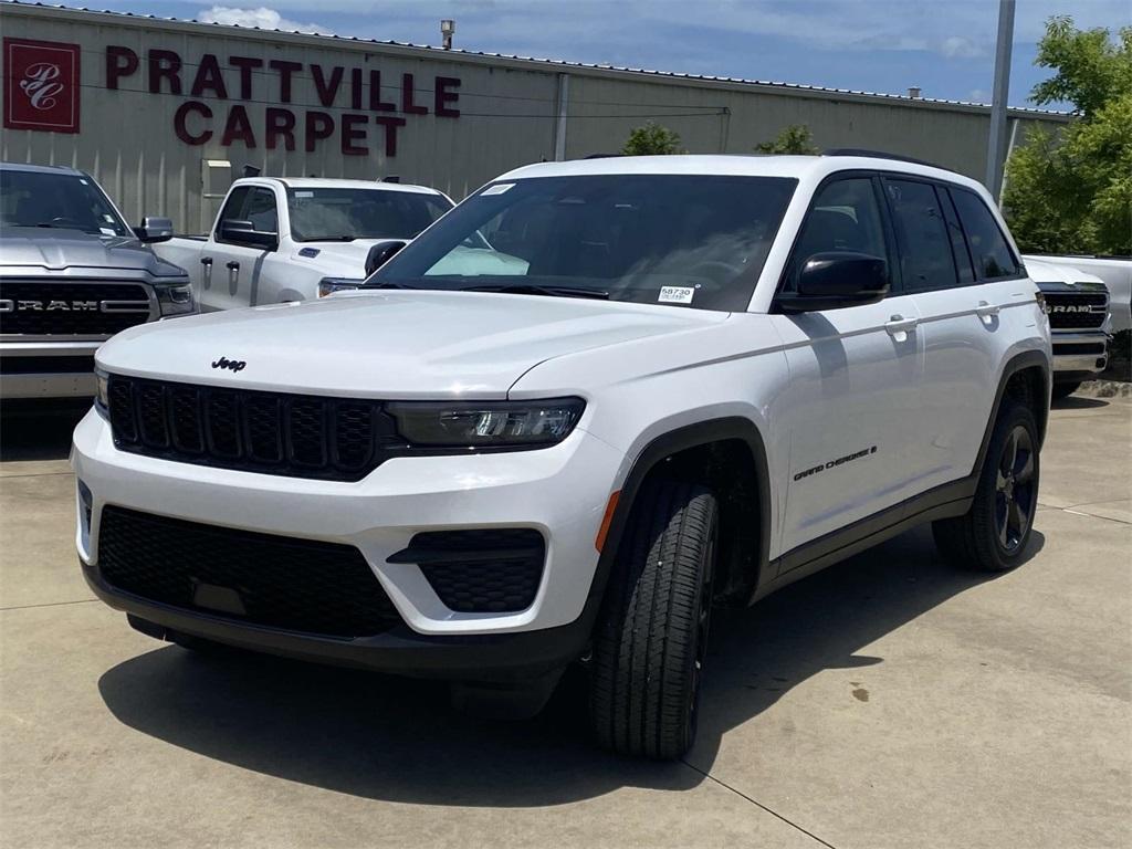 new 2025 Jeep Grand Cherokee car, priced at $40,495