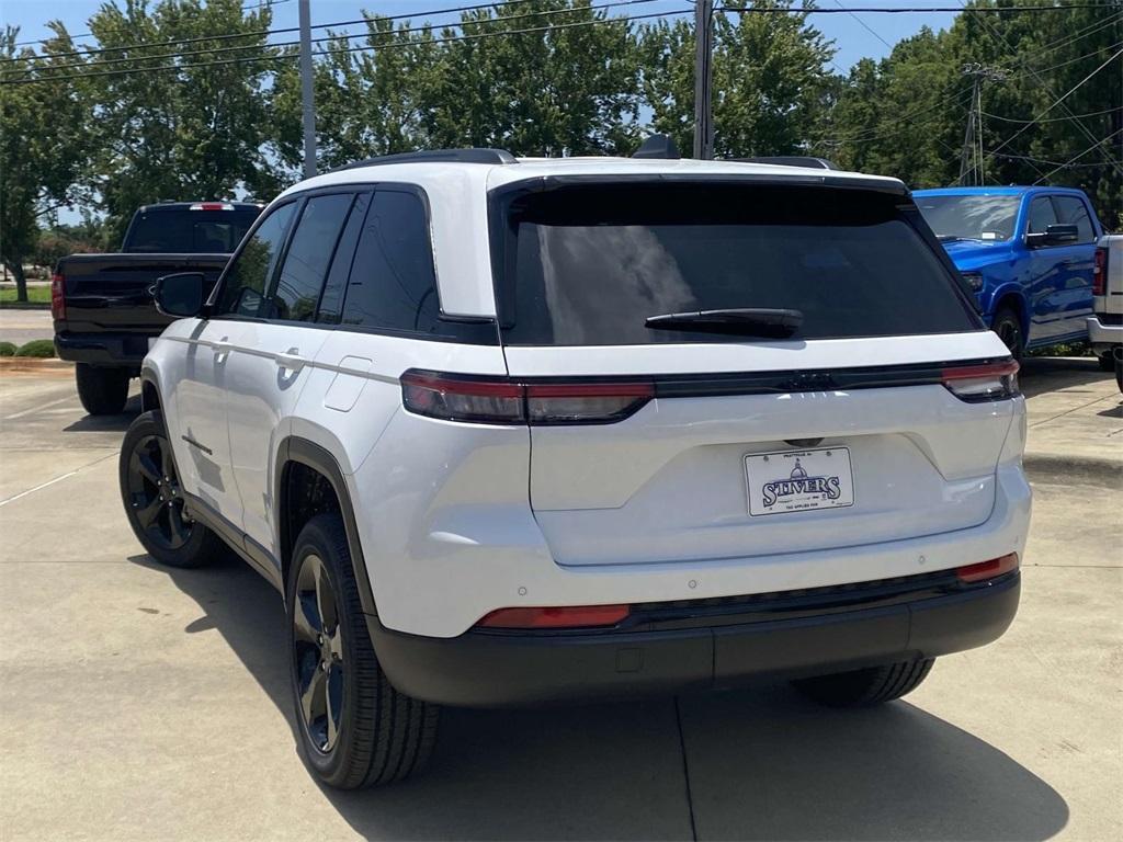 new 2025 Jeep Grand Cherokee car, priced at $40,495