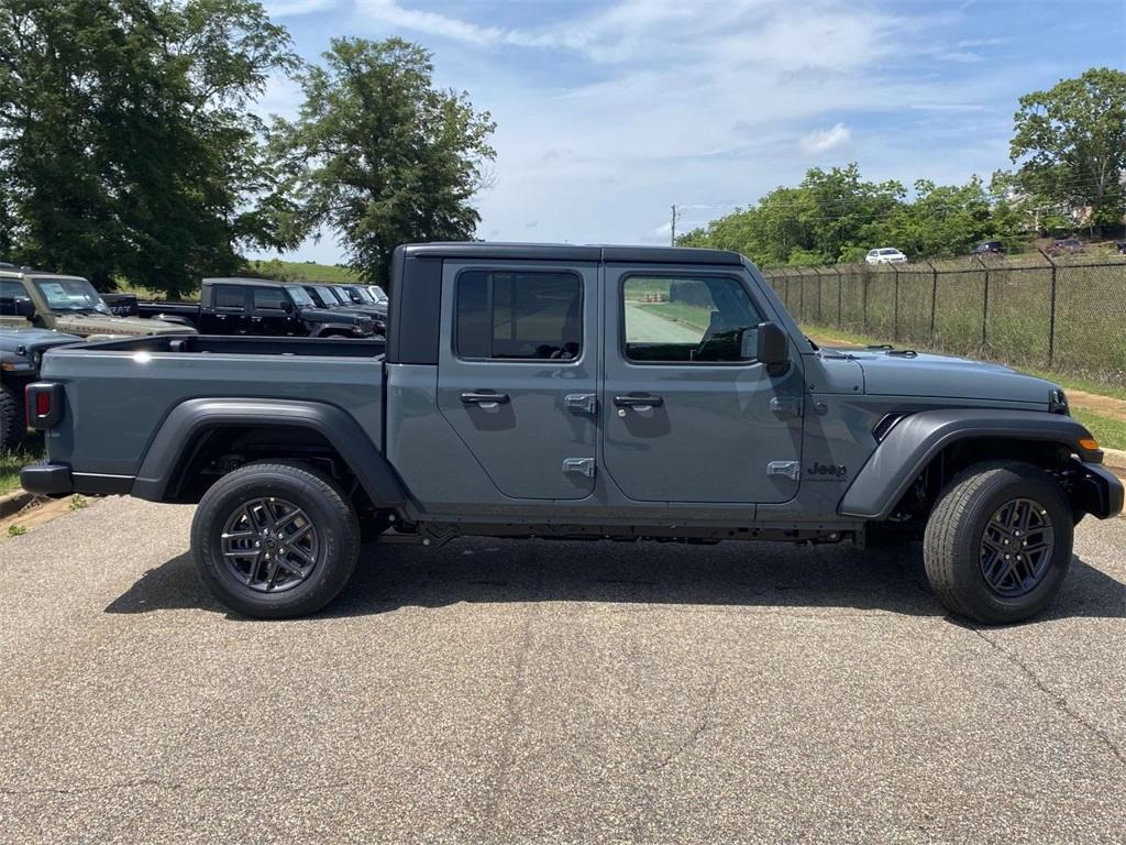 new 2025 Jeep Gladiator car, priced at $37,905