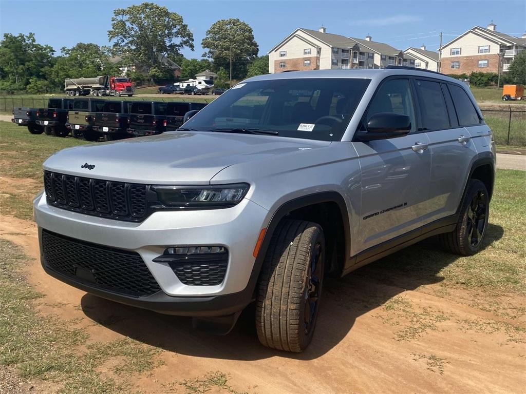 new 2025 Jeep Grand Cherokee car, priced at $44,395
