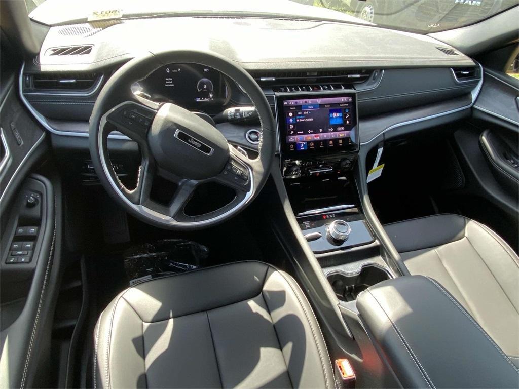 new 2025 Jeep Grand Cherokee car, priced at $44,395