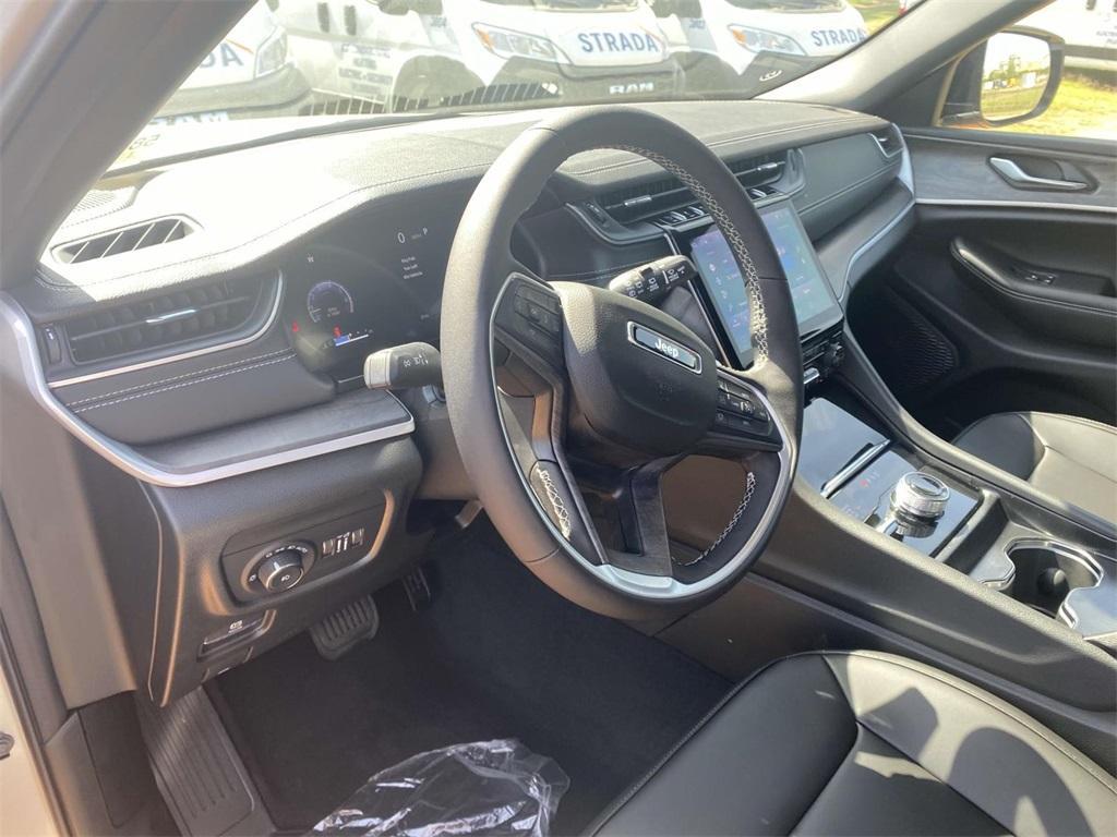 new 2025 Jeep Grand Cherokee car, priced at $41,935