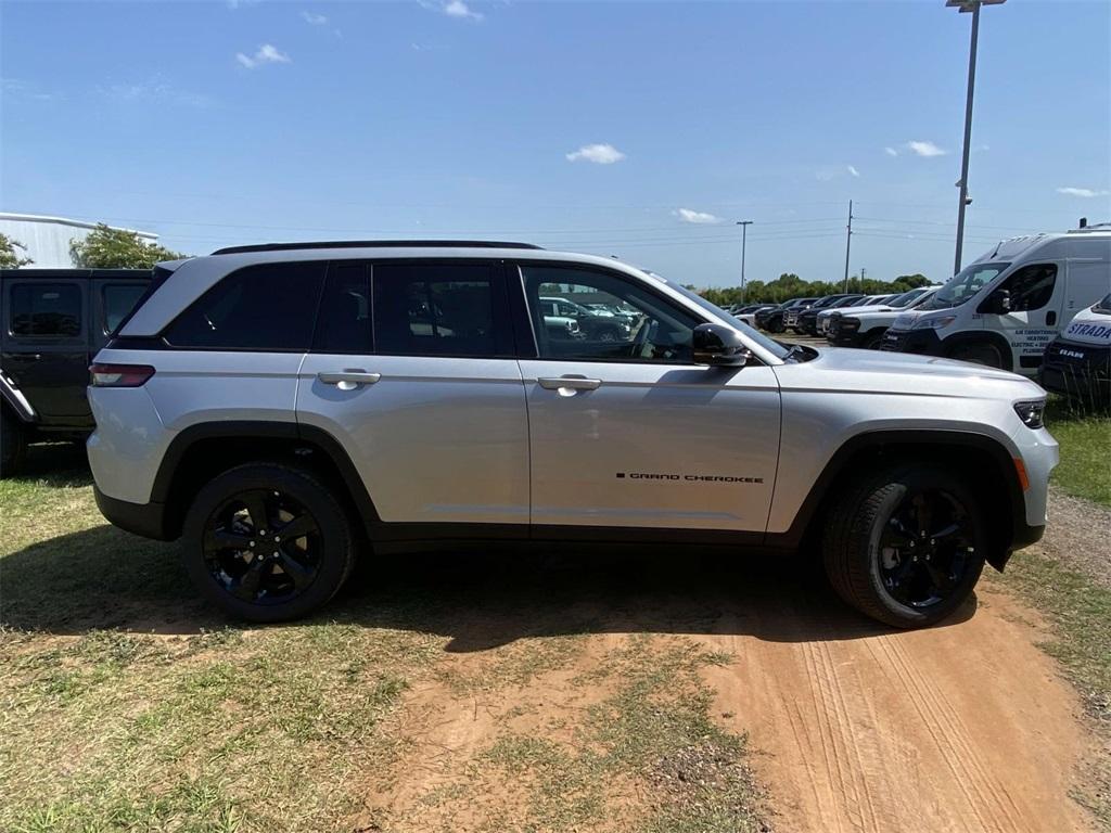 new 2025 Jeep Grand Cherokee car, priced at $44,395