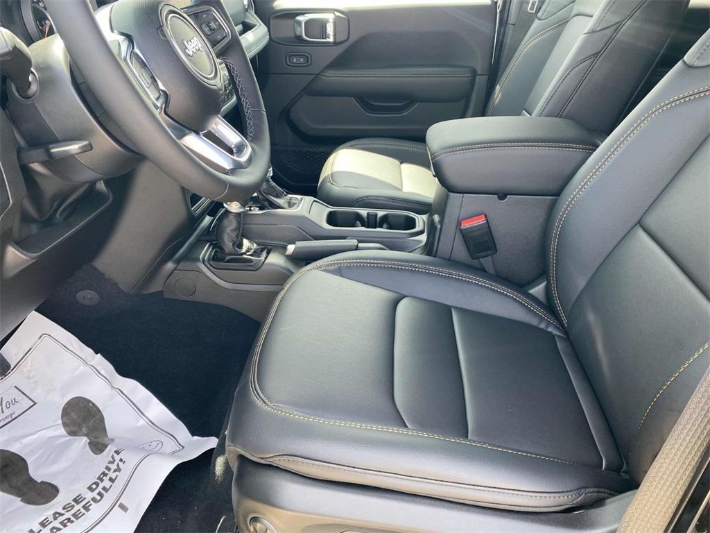new 2025 Jeep Wrangler car, priced at $45,895