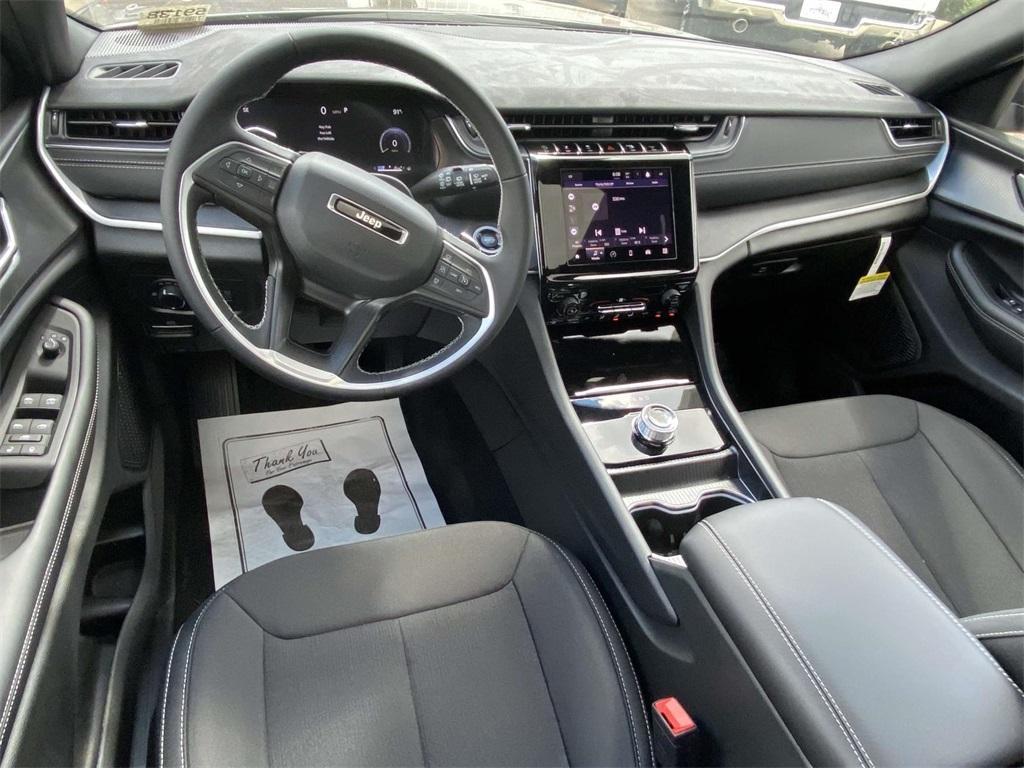 new 2025 Jeep Grand Cherokee L car, priced at $33,995