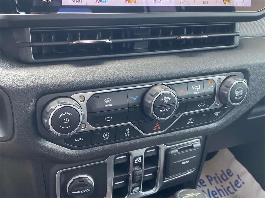 new 2025 Jeep Gladiator car, priced at $42,495