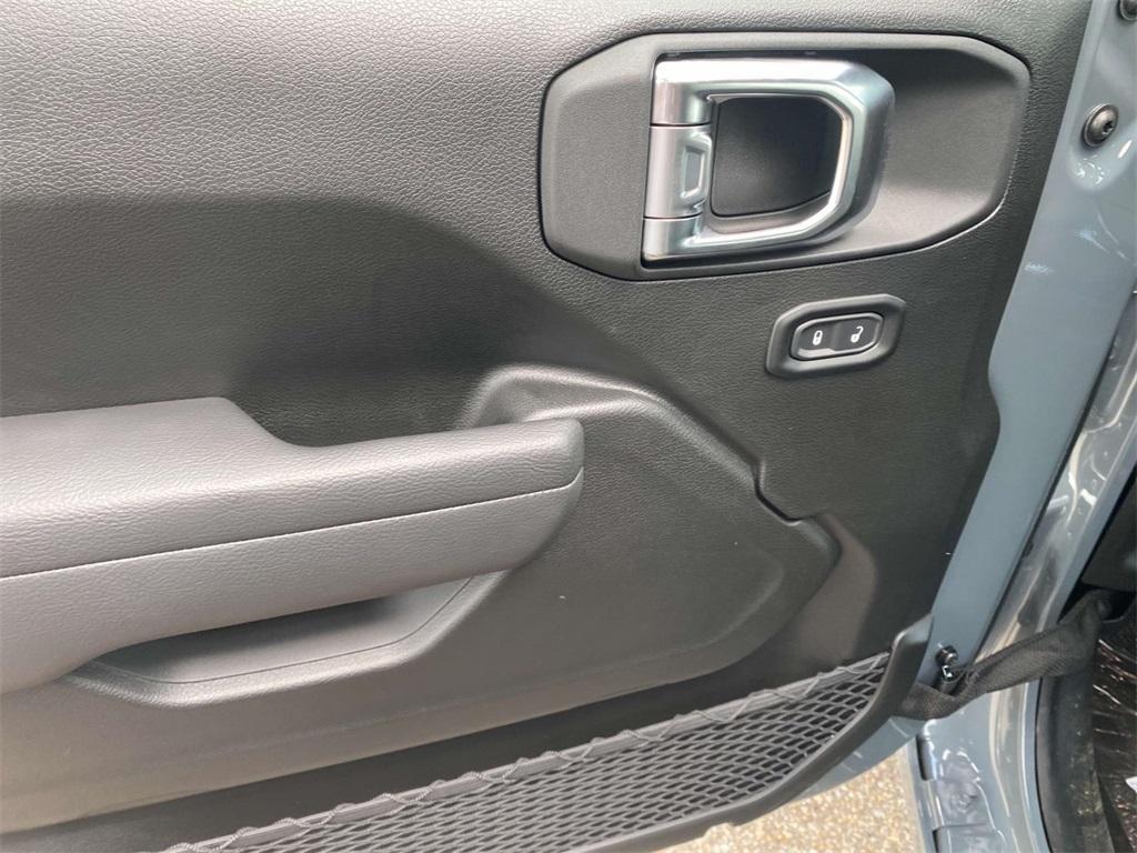 new 2025 Jeep Gladiator car, priced at $35,995