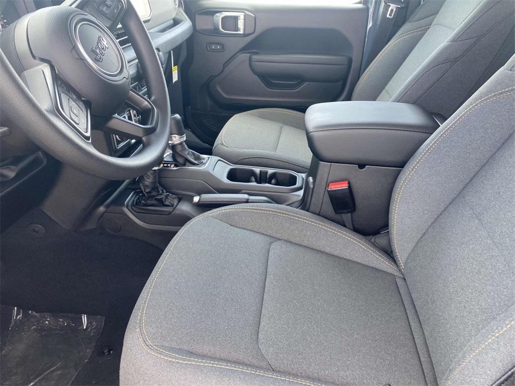 new 2025 Jeep Gladiator car, priced at $35,995