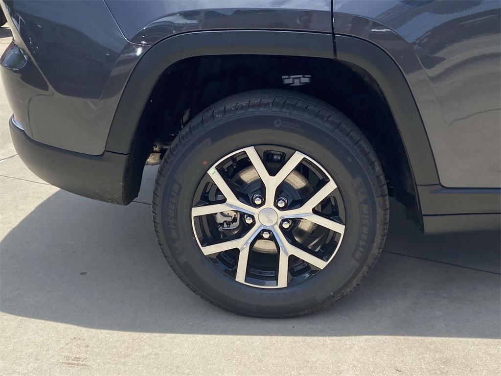 new 2025 Jeep Grand Cherokee car, priced at $40,495