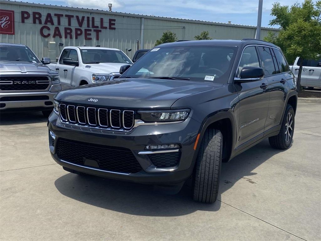 new 2025 Jeep Grand Cherokee car, priced at $40,495