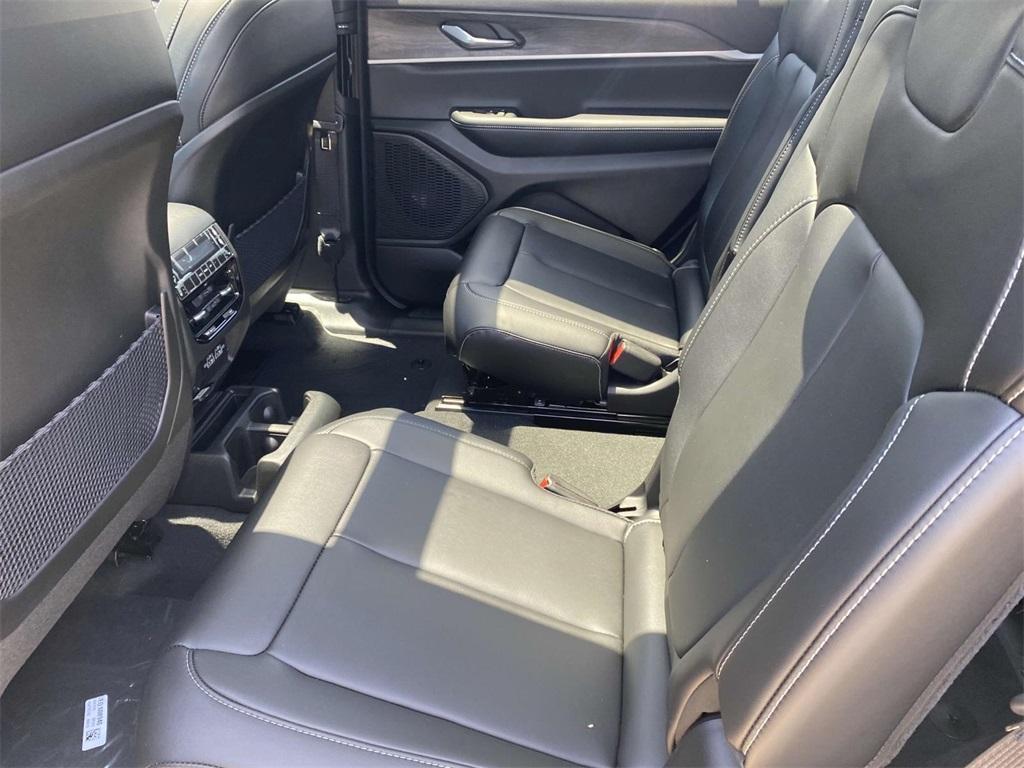 new 2025 Jeep Grand Cherokee L car, priced at $41,995