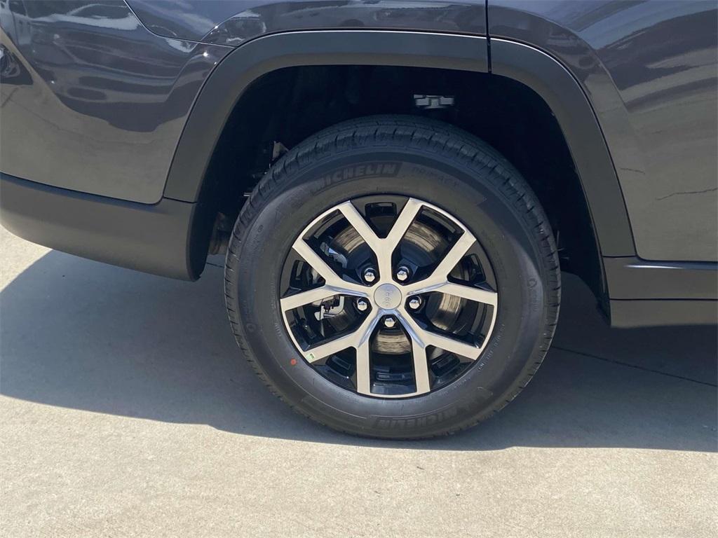 new 2025 Jeep Grand Cherokee L car, priced at $41,995