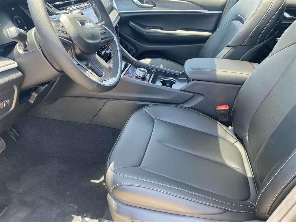 new 2025 Jeep Grand Cherokee L car, priced at $41,995