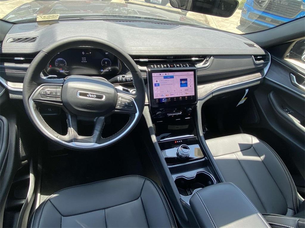 new 2025 Jeep Grand Cherokee L car, priced at $41,995