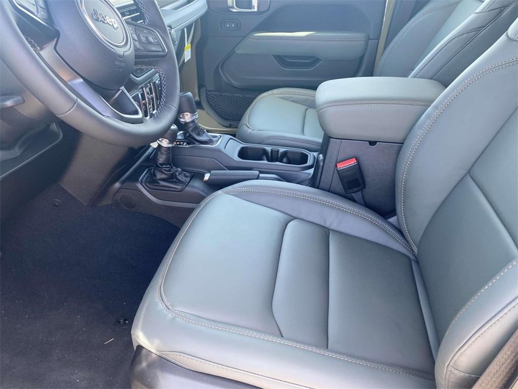 new 2025 Jeep Gladiator car, priced at $46,995