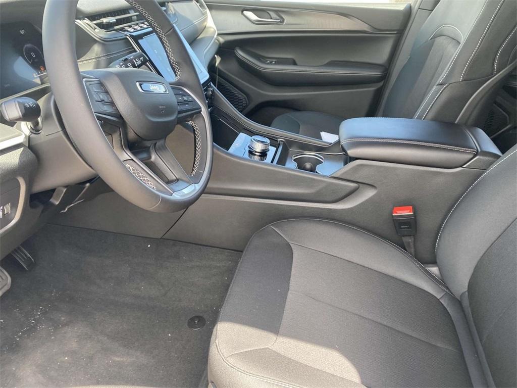 new 2025 Jeep Grand Cherokee L car, priced at $38,995