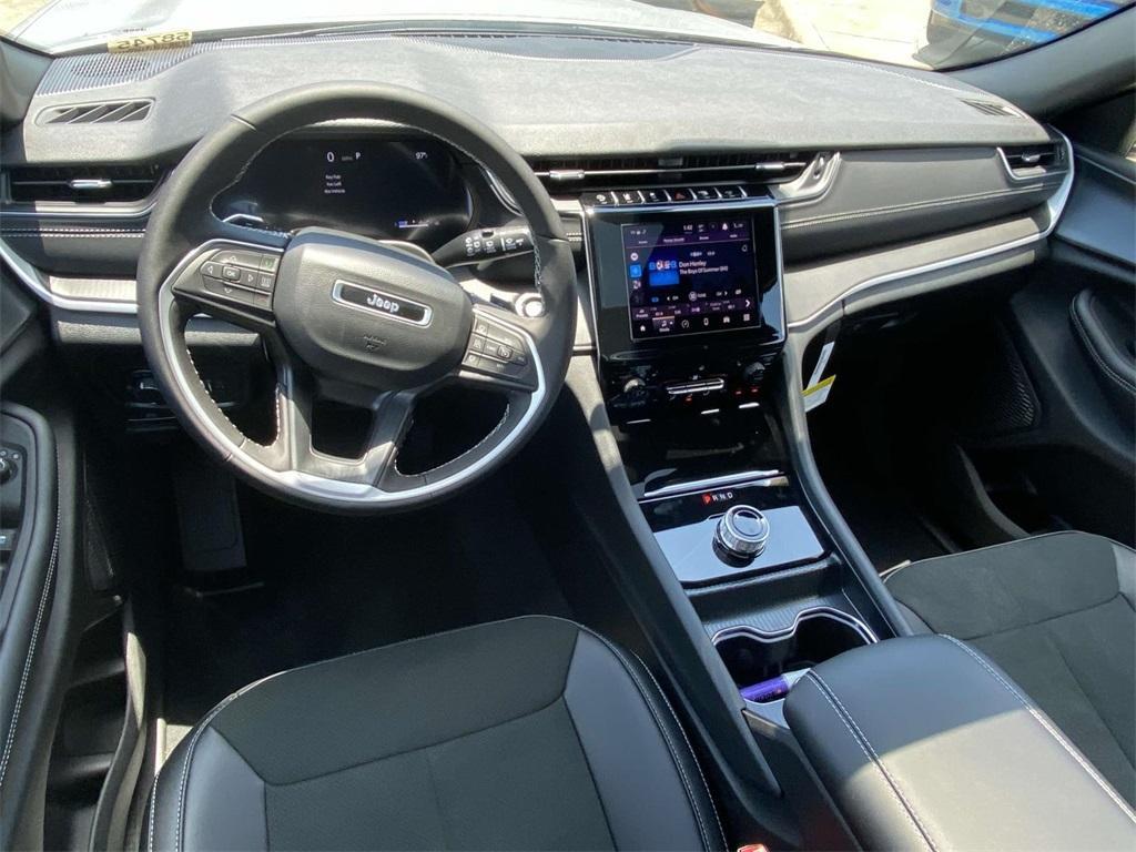 new 2025 Jeep Grand Cherokee car, priced at $40,995
