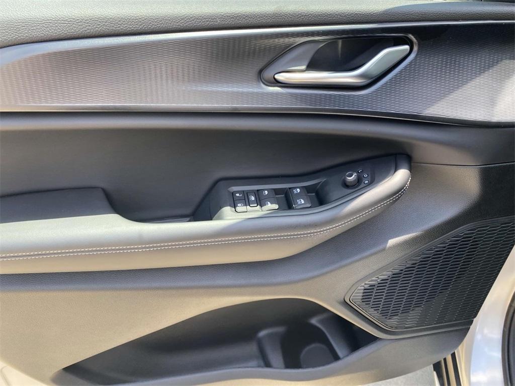 new 2025 Jeep Grand Cherokee car, priced at $40,995