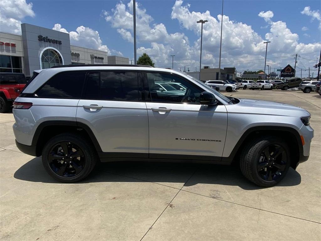 new 2025 Jeep Grand Cherokee car, priced at $40,995