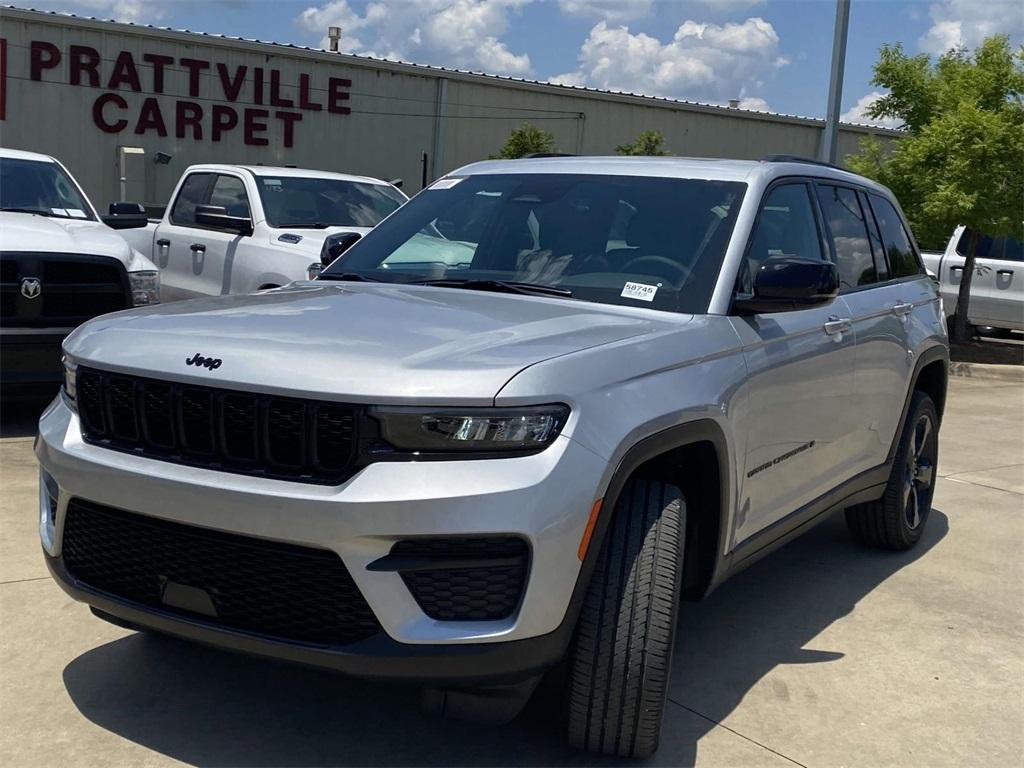 new 2025 Jeep Grand Cherokee car, priced at $40,995