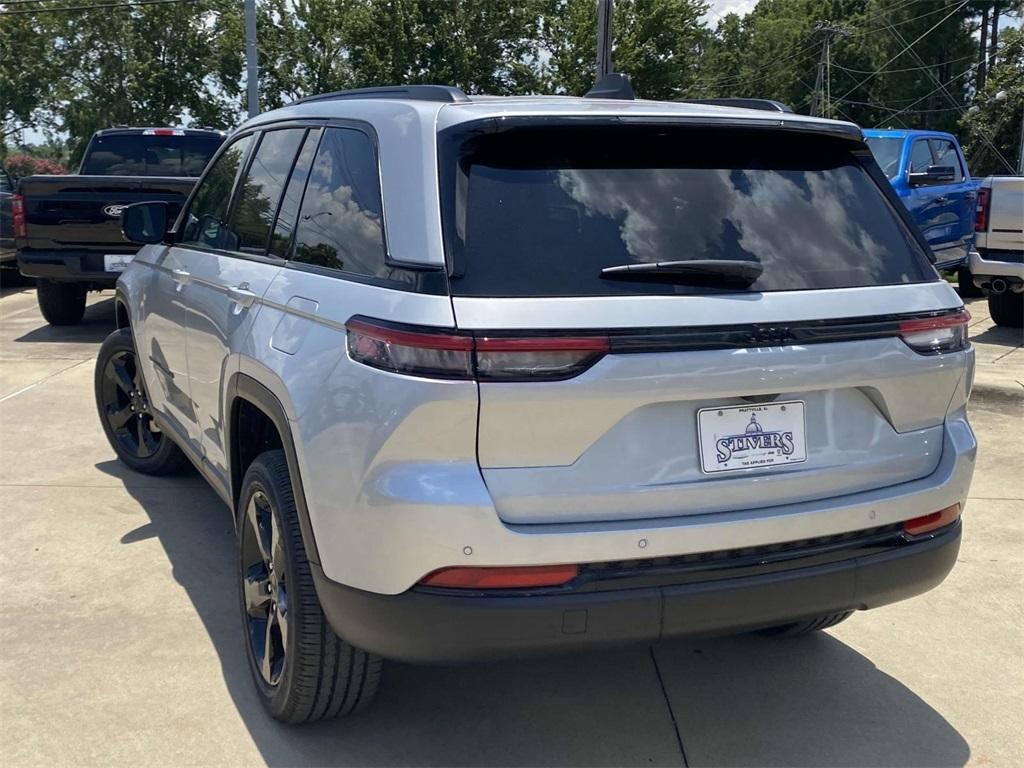new 2025 Jeep Grand Cherokee car, priced at $40,995