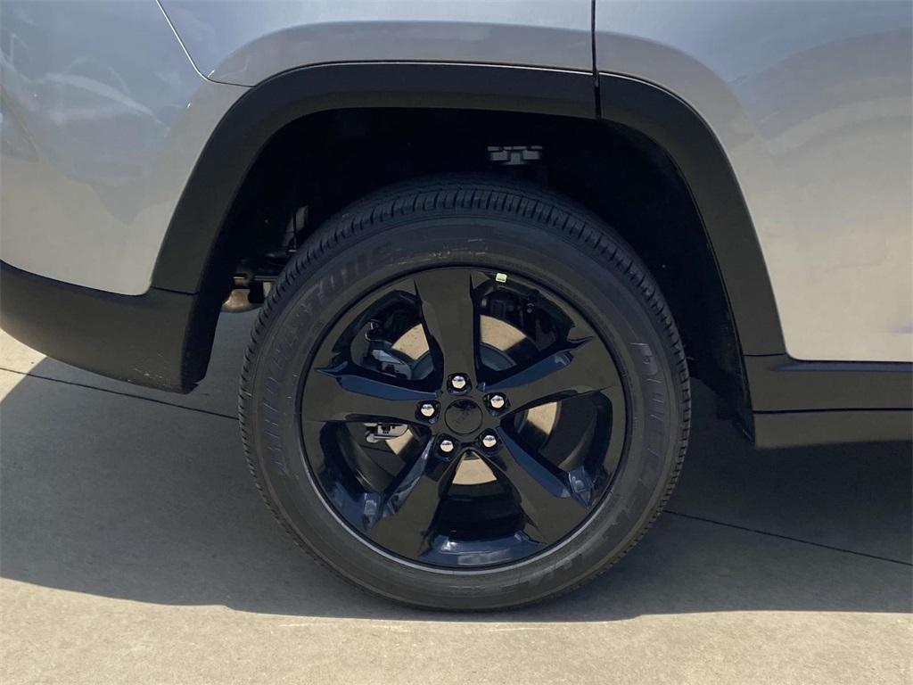 new 2025 Jeep Grand Cherokee car, priced at $40,995
