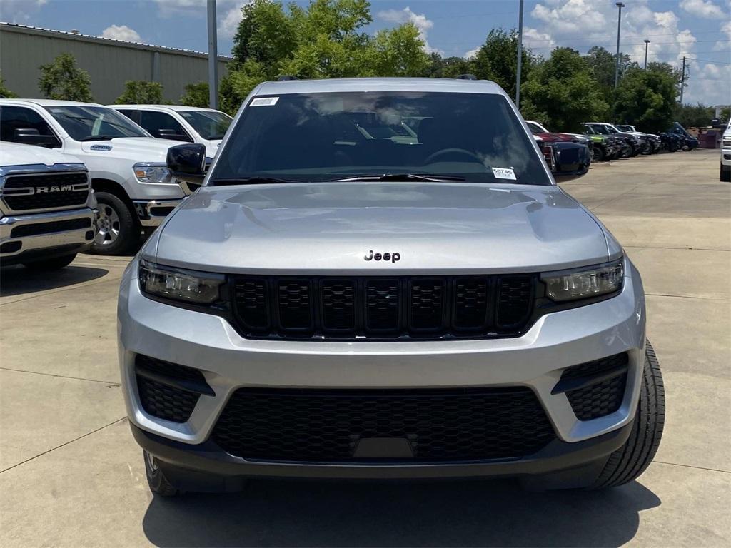 new 2025 Jeep Grand Cherokee car, priced at $40,995