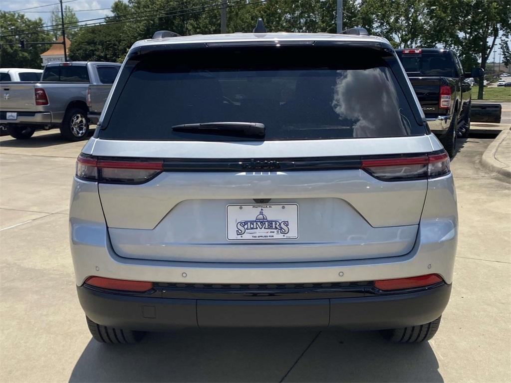 new 2025 Jeep Grand Cherokee car, priced at $40,995