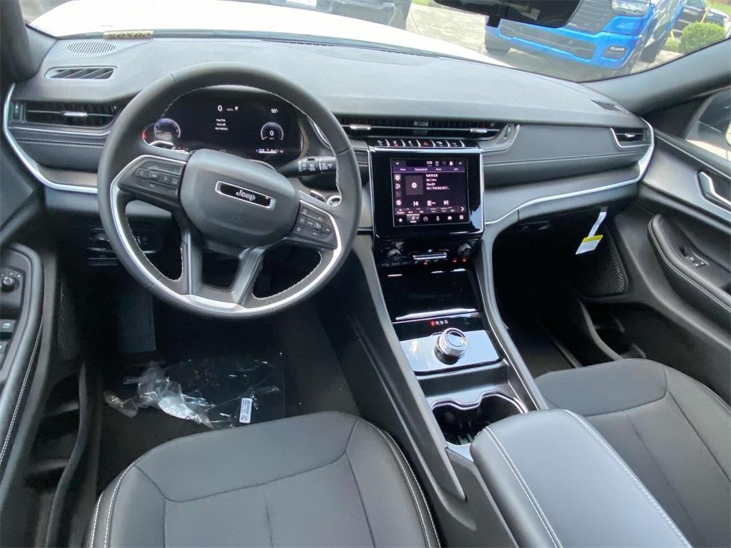 new 2025 Jeep Grand Cherokee L car, priced at $38,495