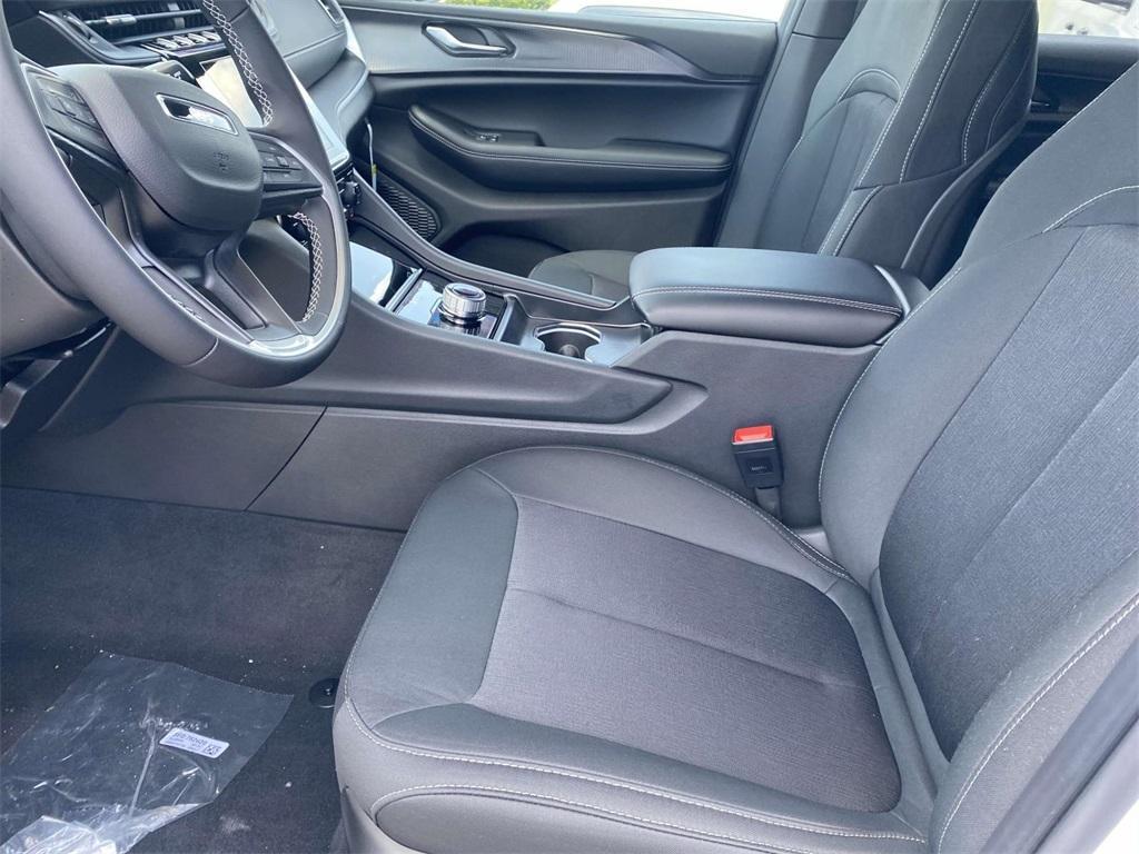 new 2025 Jeep Grand Cherokee L car, priced at $38,495