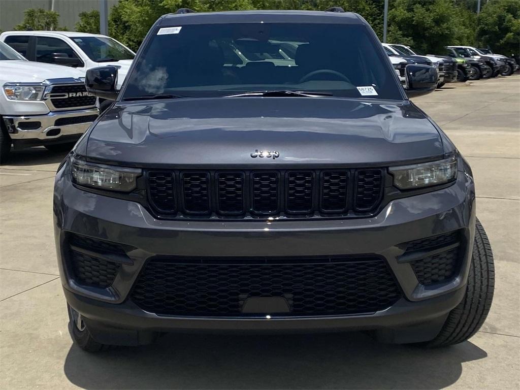 new 2025 Jeep Grand Cherokee car, priced at $39,995