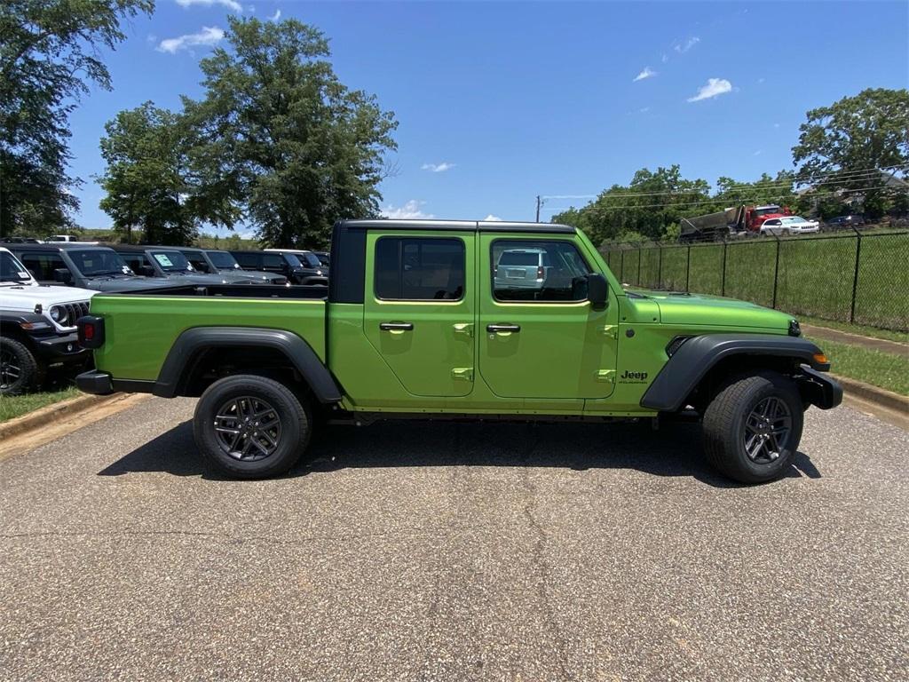 new 2025 Jeep Gladiator car, priced at $43,995