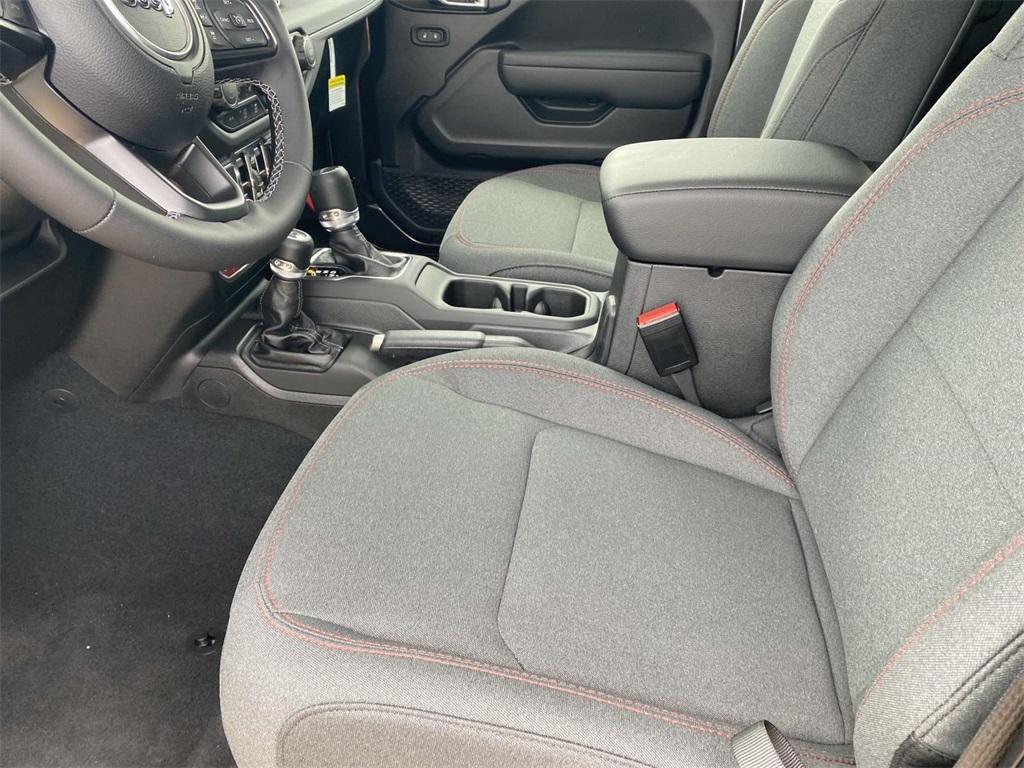 new 2025 Jeep Gladiator car, priced at $45,995