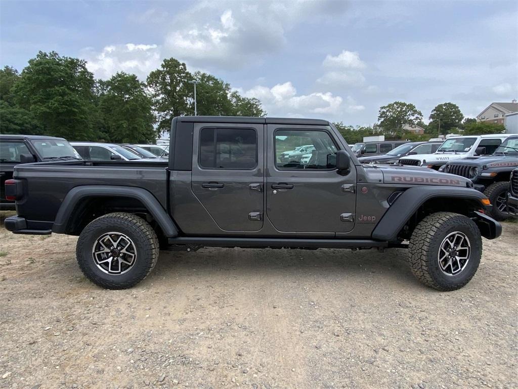 new 2025 Jeep Gladiator car, priced at $45,995