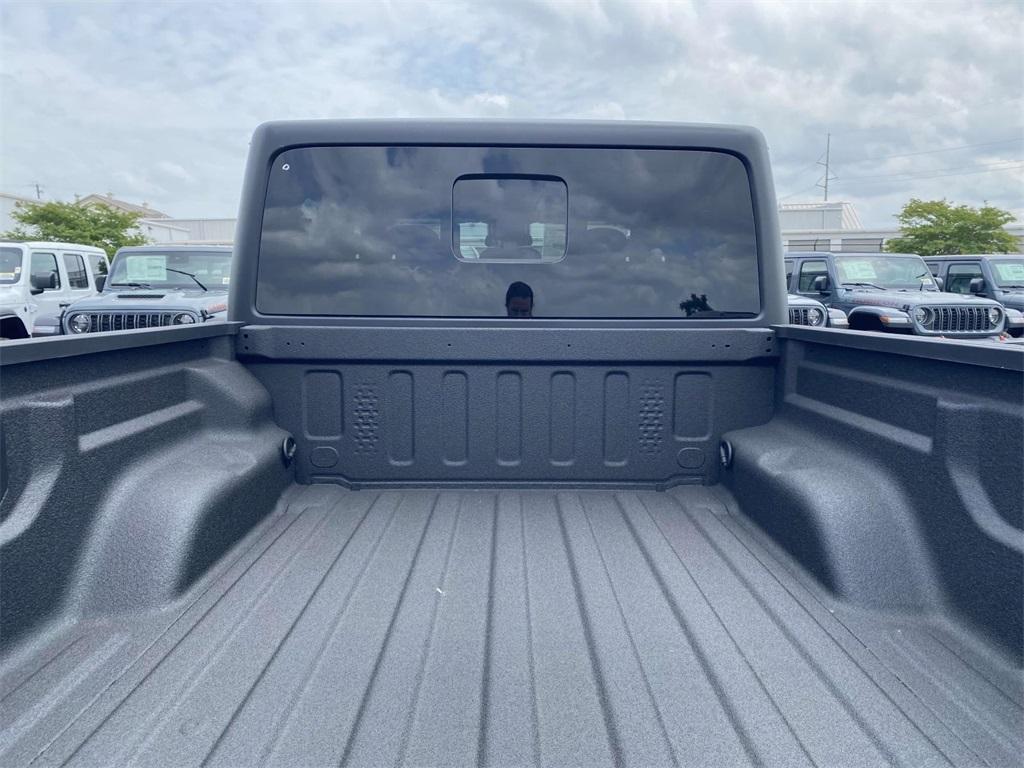 new 2025 Jeep Gladiator car, priced at $45,995