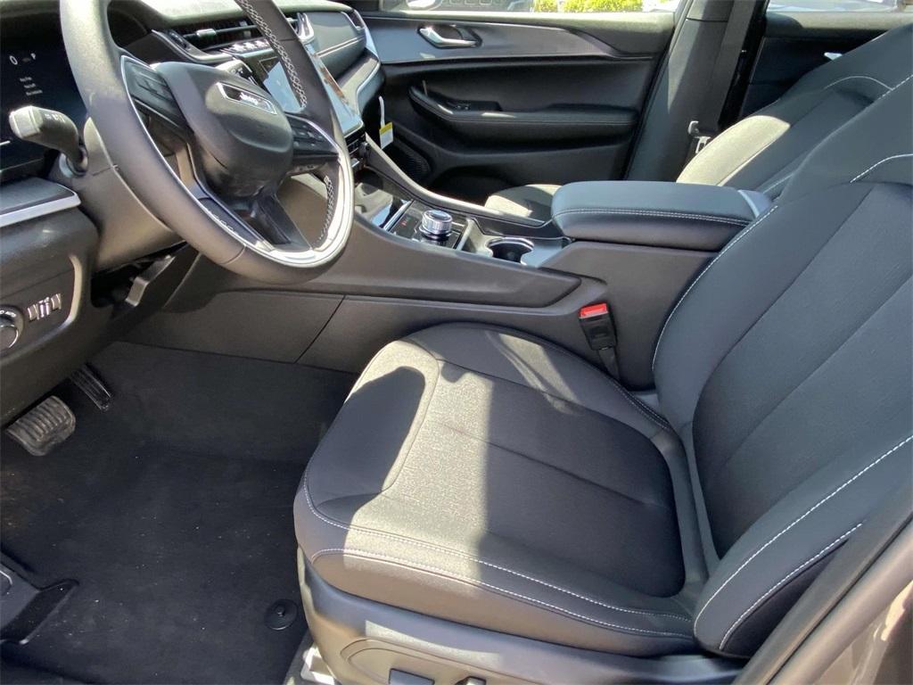 new 2025 Jeep Grand Cherokee L car, priced at $35,995