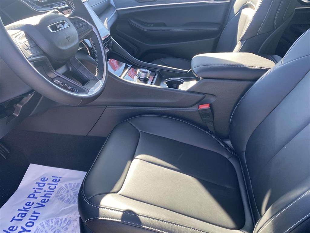 new 2025 Jeep Grand Cherokee car, priced at $37,381