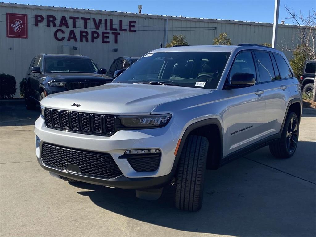 new 2025 Jeep Grand Cherokee car, priced at $37,381