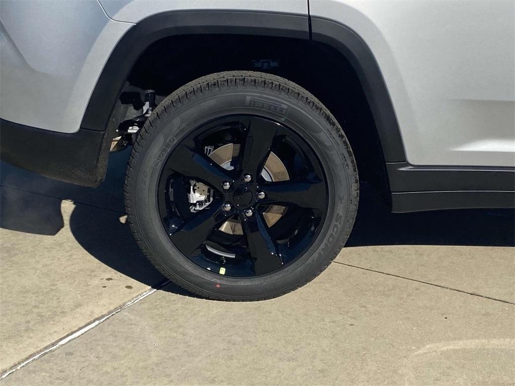 new 2025 Jeep Grand Cherokee car, priced at $37,381