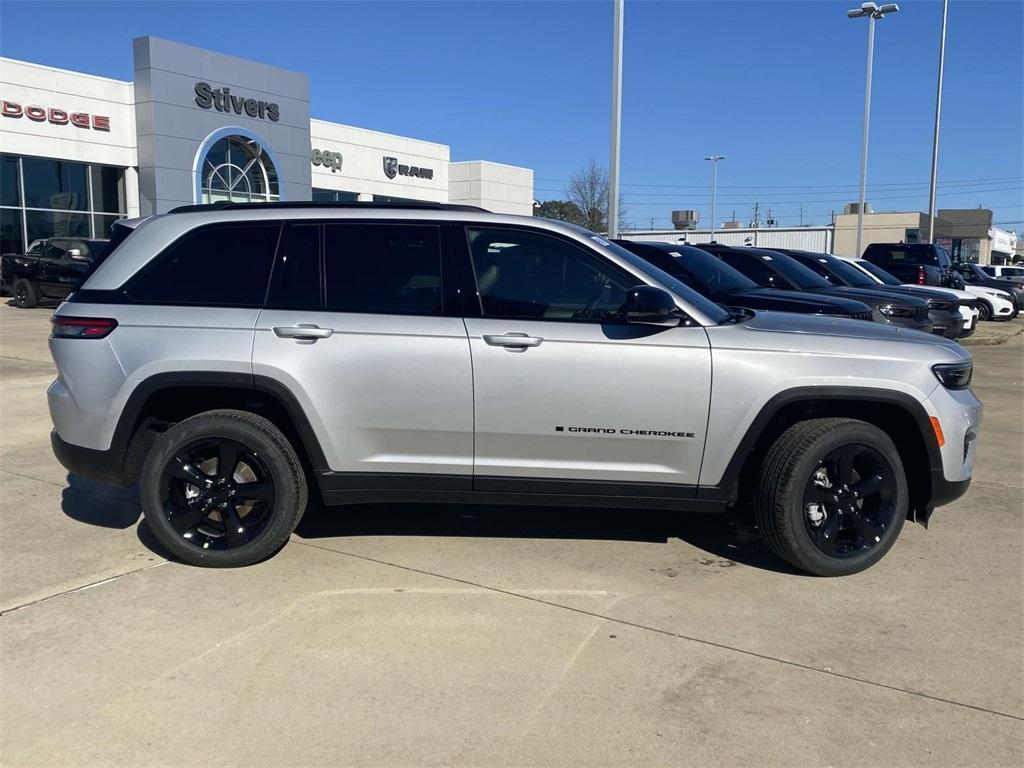 new 2025 Jeep Grand Cherokee car, priced at $37,381