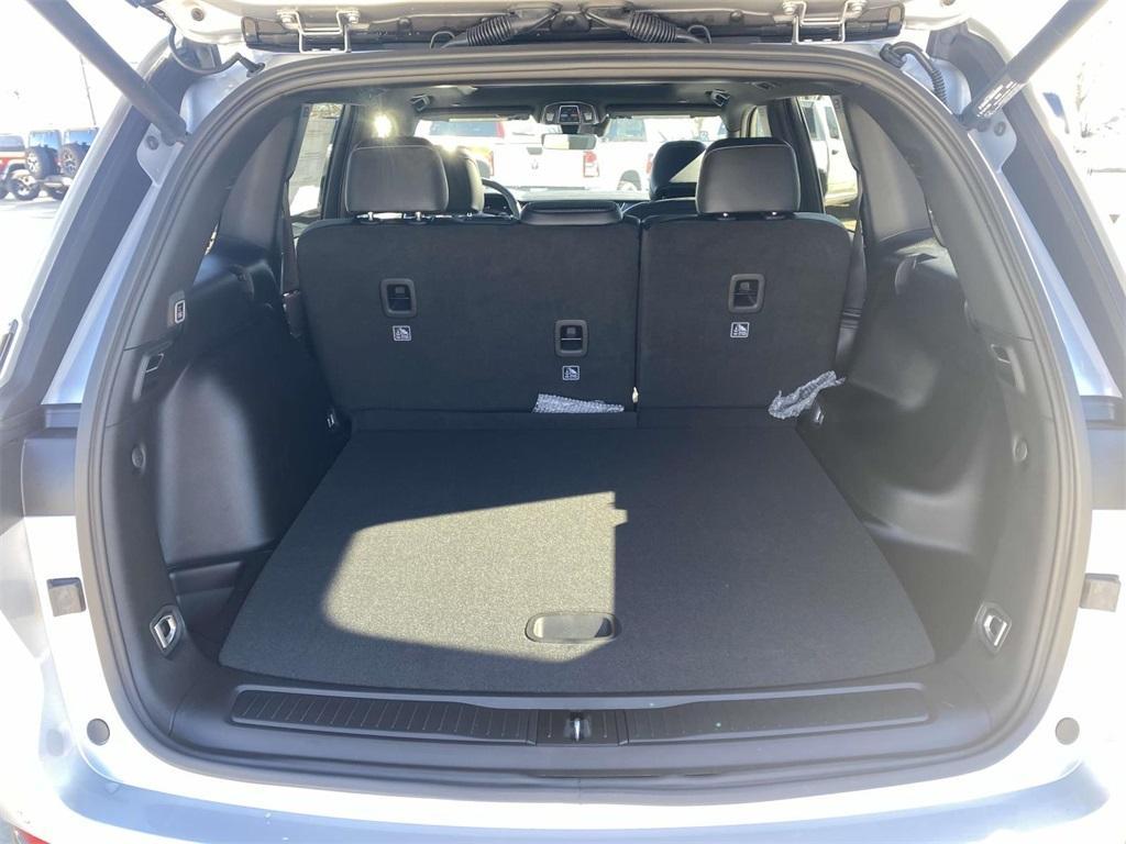 new 2025 Jeep Grand Cherokee car, priced at $37,381
