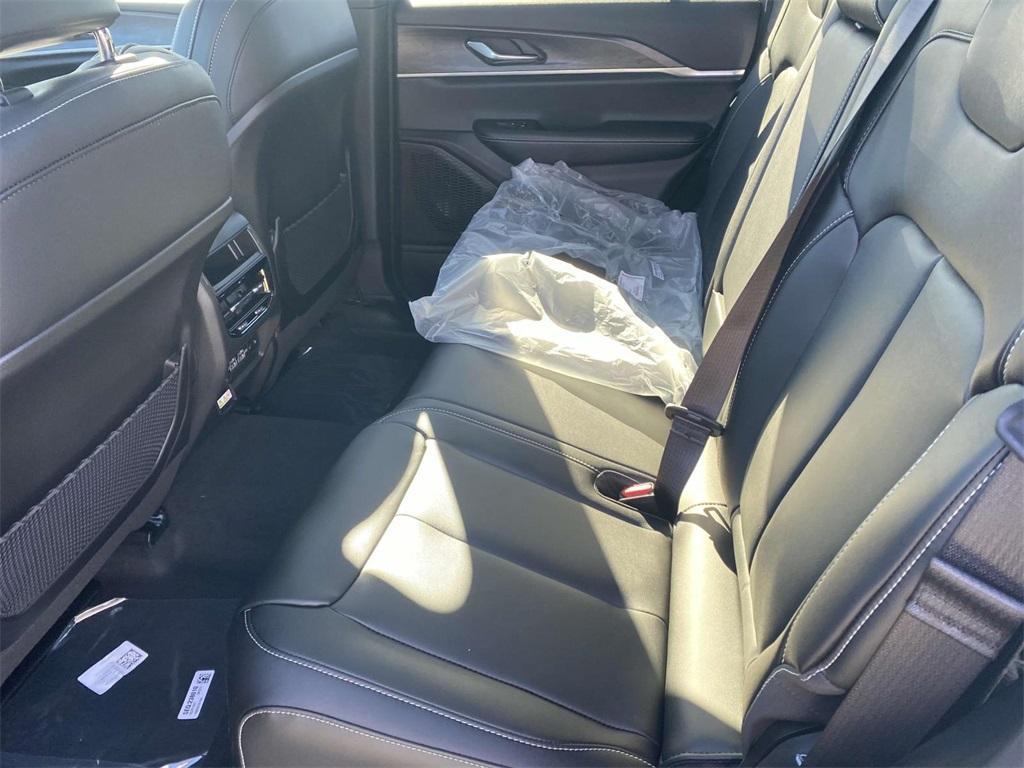 new 2025 Jeep Grand Cherokee car, priced at $37,381
