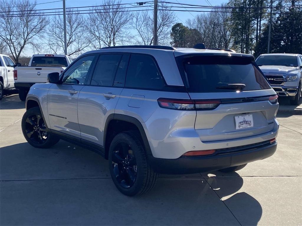 new 2025 Jeep Grand Cherokee car, priced at $37,381